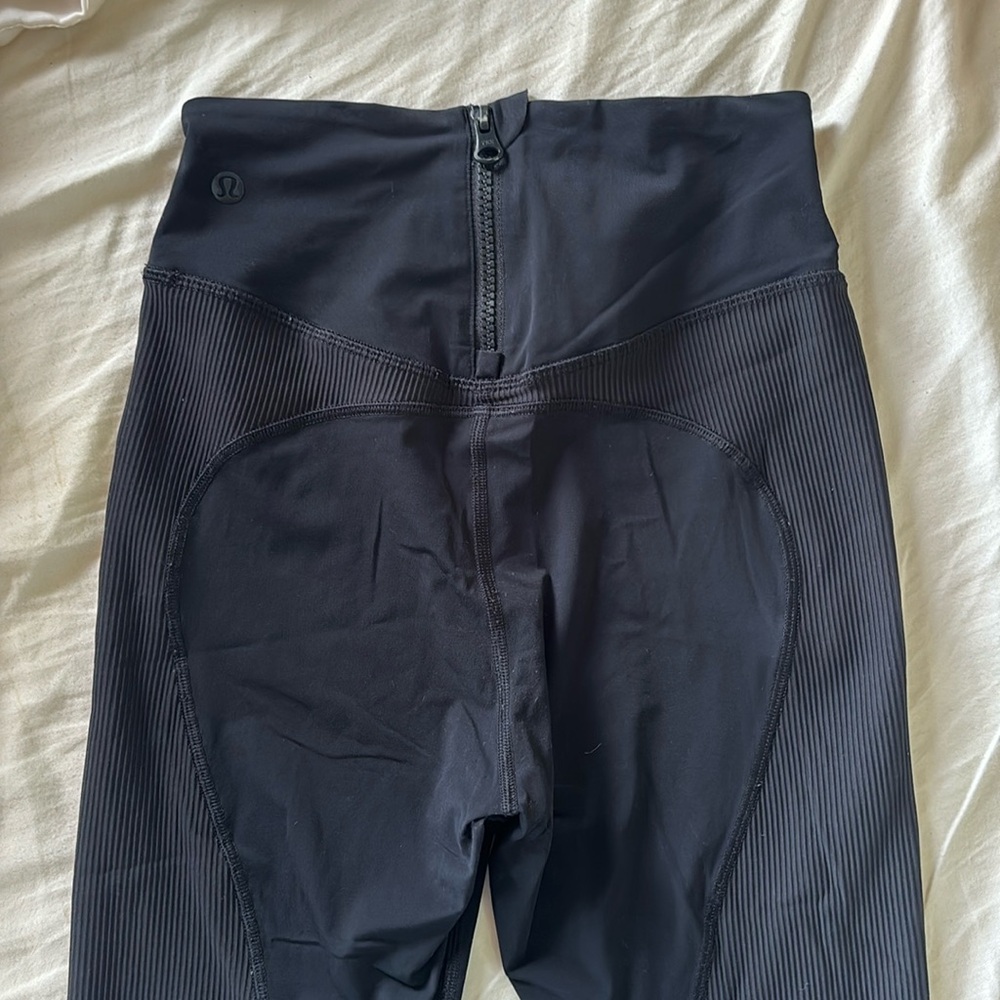 Lululemon size small/medium leggings with zipper in back